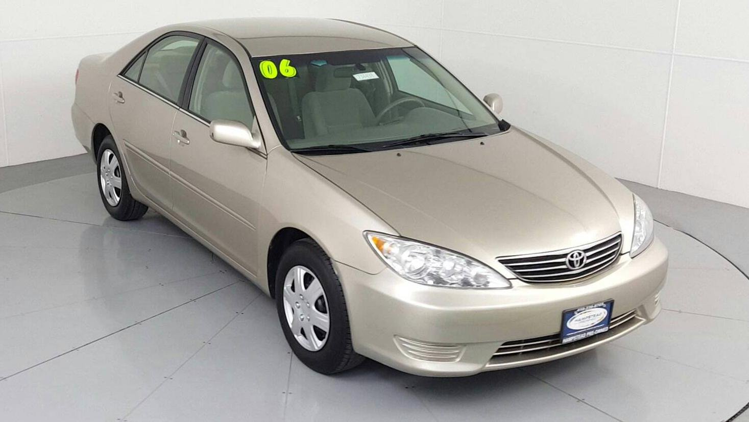 Pre-Owned 2006 TOYOTA Camry LE 4-door Mid-Size Passenger Car in