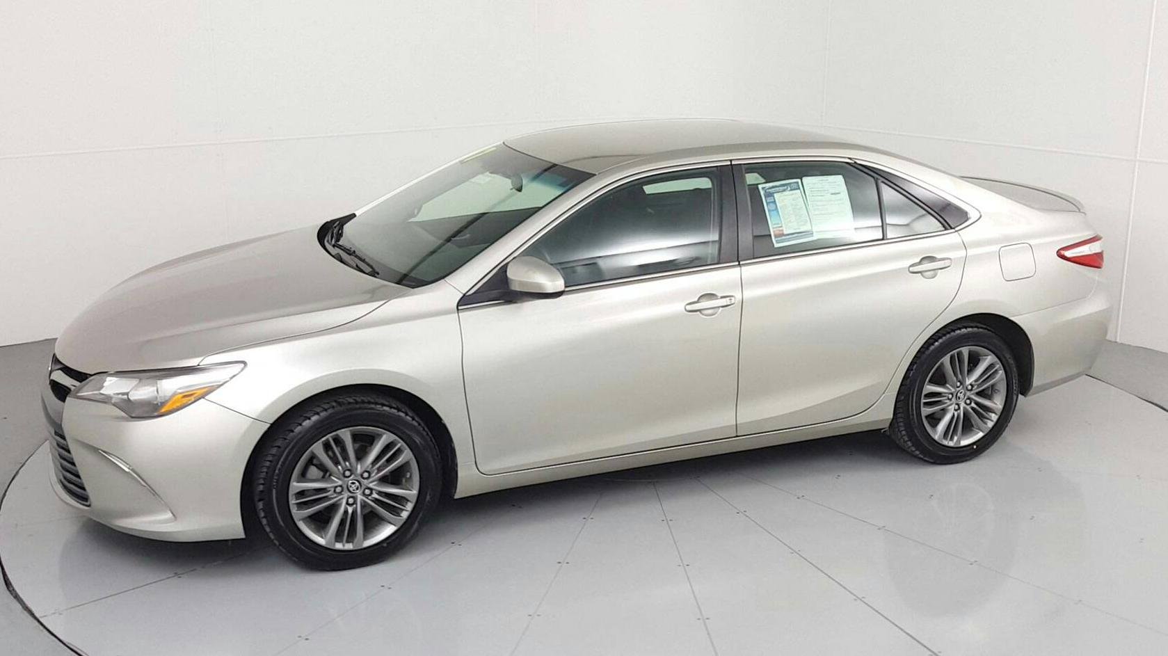 Pre-Owned 2017 TOYOTA Camry SE 4-door Mid-Size Passenger Car in ...