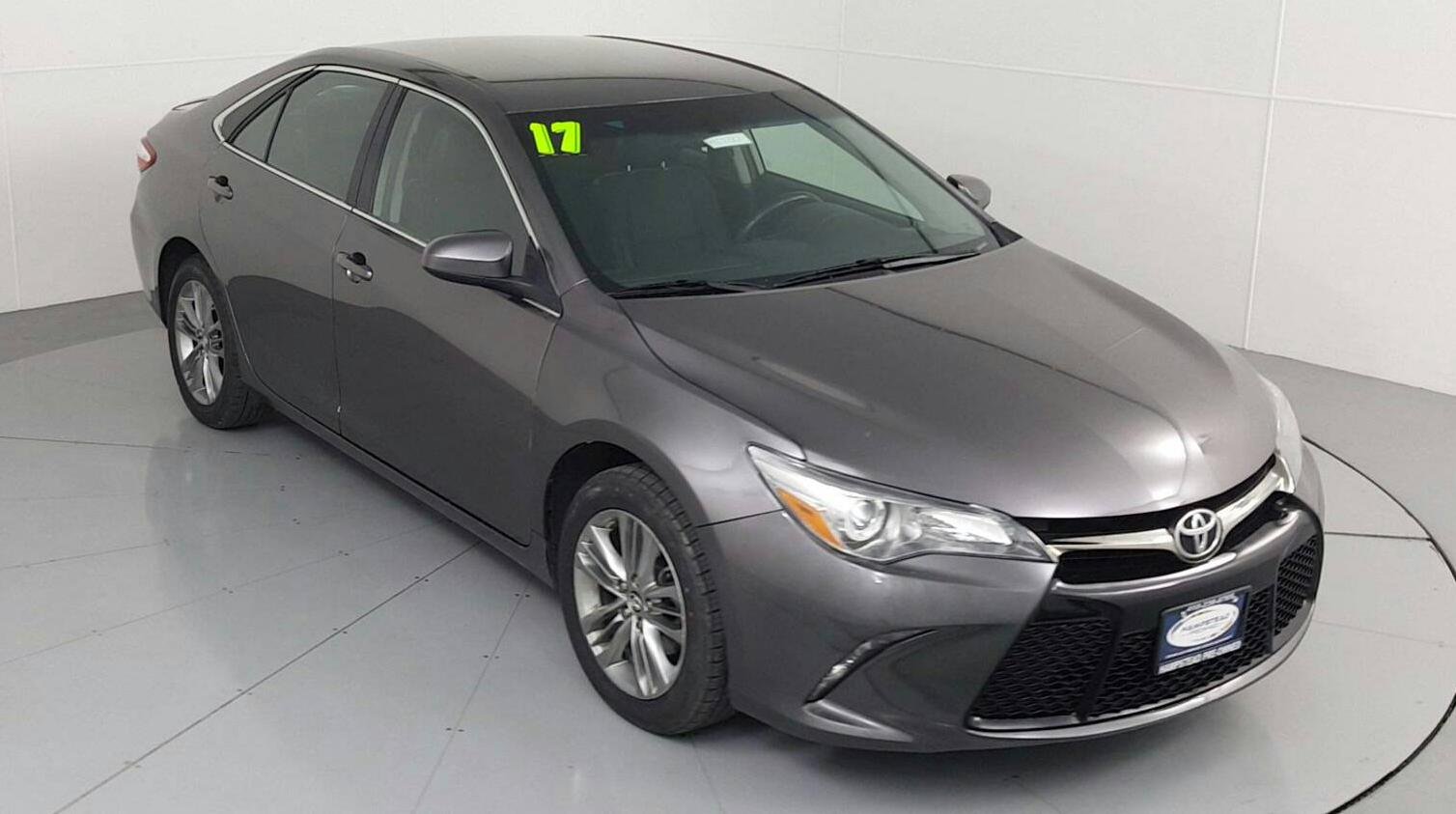 Pre-Owned 2017 TOYOTA Camry SE 4-door Mid-Size Passenger Car in ...