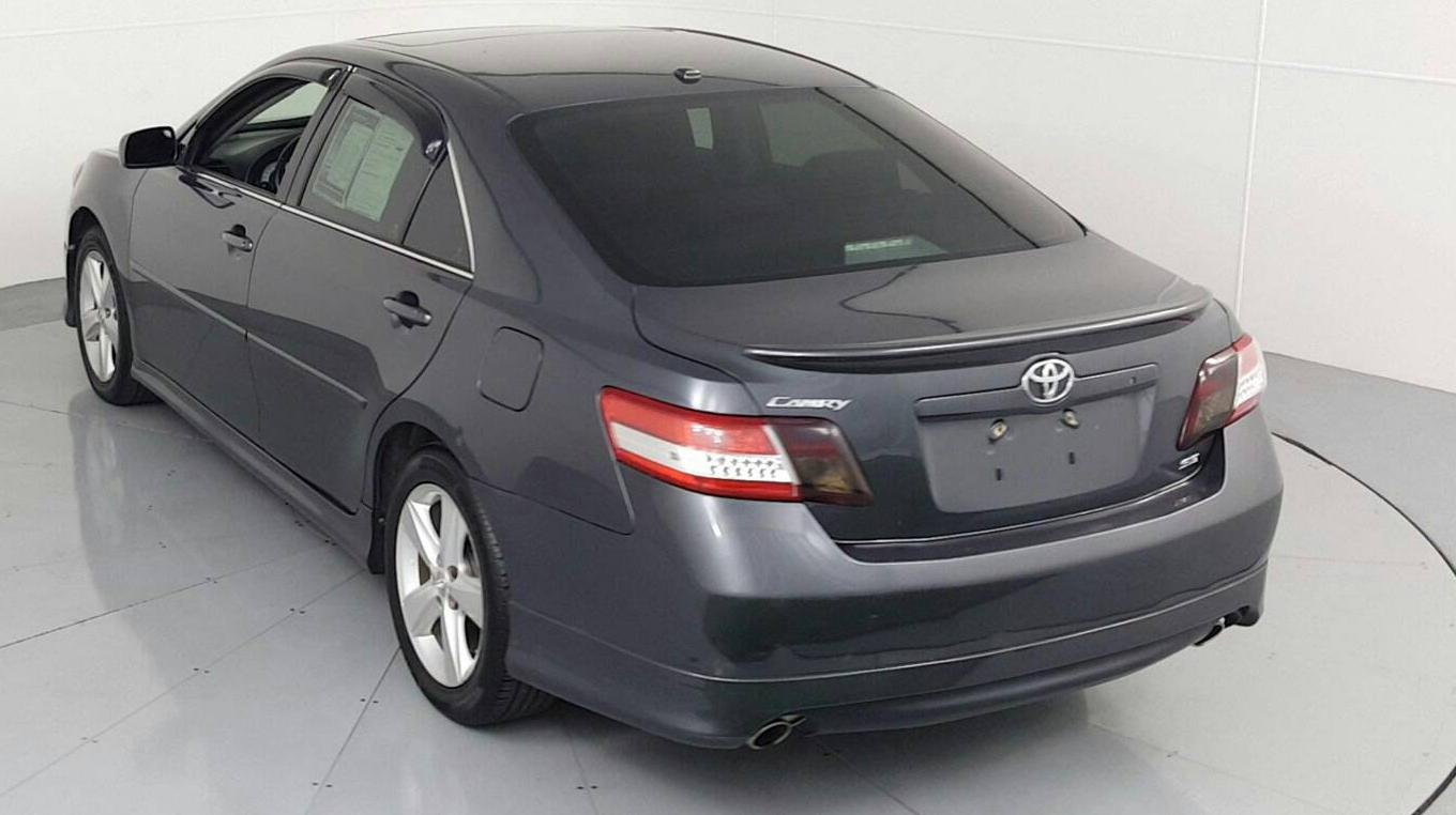 Toyota camry 2011 года